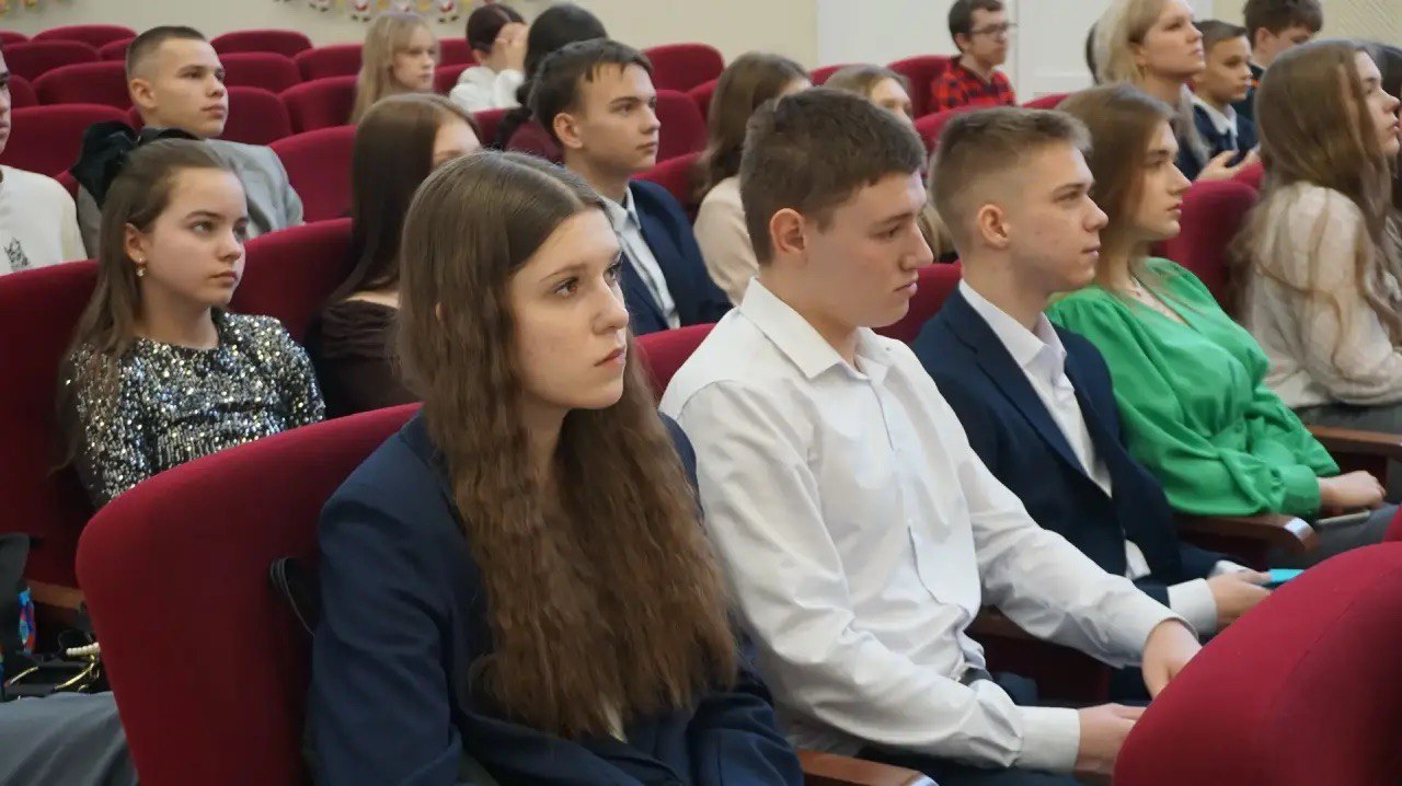 В канун Нового года в рамках национального проекта «Образование» состоялся праздник для одаренных детей Добринского округа